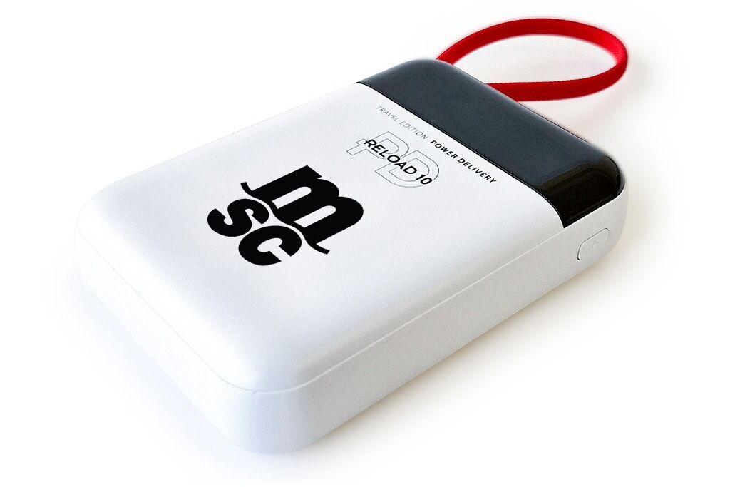 SKROSS 10,000 mAh Fast Charging Power Bank with Display SKROSS 10,000 mAh Fast Charging Power Bank with Display